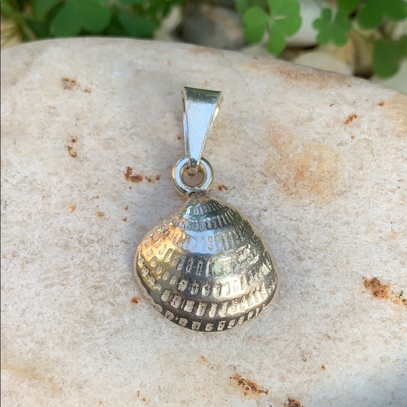 Taxco Jewelry - Vintage Sterling Silver Taxco Sea Shell Pendant